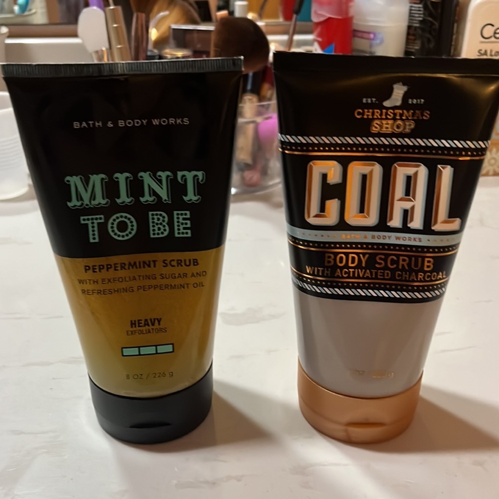 NEW BATH & BODY WORKS MINT TO BE PEPPERMINT SCRUB & COAL BODY SCRUB.
